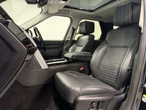 2017 Land Rover Discovery 3.0 Td V6 Hse Auto in Black — image 4