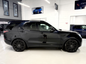 2017 Land Rover Discovery 3.0 Td V6 Hse Auto in Black — image 6