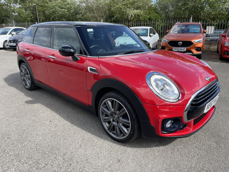 2017 MINI Clubman 1.5 Clubman Cooper in Red — image 1