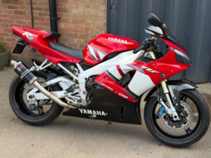 2001 Yamaha Yzf-R1 R1 in Red — image 2