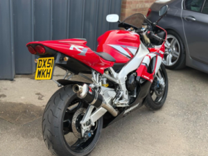 2001 Yamaha Yzf-R1 R1 in Red — image 3
