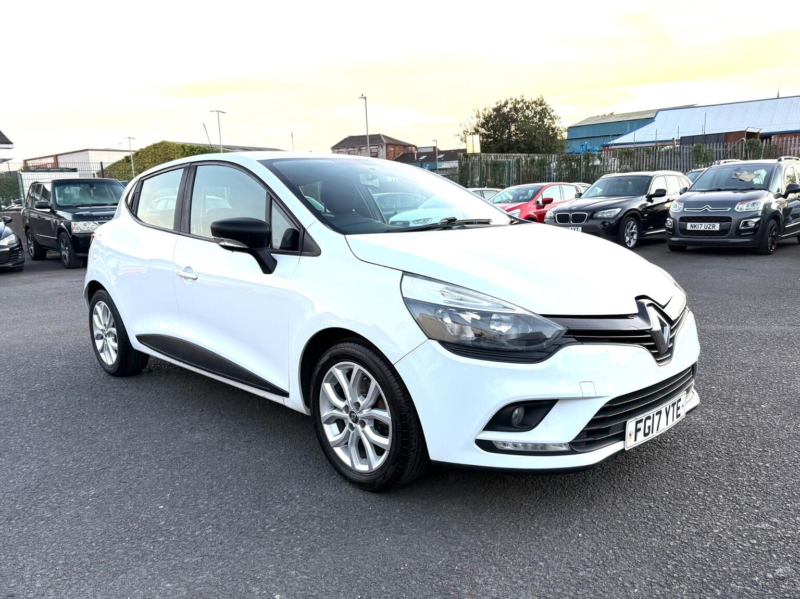 2017 Renault Clio 1.2 16v Play Euro 6 5dr in White — image 1