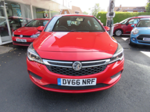2016 Vauxhall Astra 1.4i Design Euro 6 5dr in Red — image 2