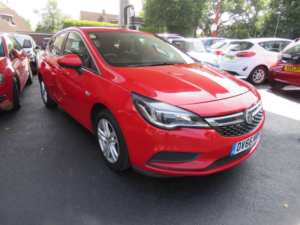 2016 Vauxhall Astra 1.4i Design Euro 6 5dr in Red — image 3