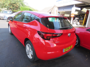 2016 Vauxhall Astra 1.4i Design Euro 6 5dr in Red — image 5