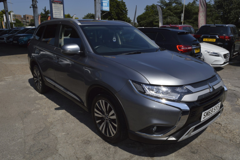 2020 Mitsubishi Outlander 2.0 Mivec Design in Grey — image 1
