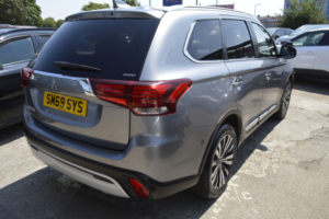 2020 Mitsubishi Outlander 2.0 Mivec Design in Grey — image 2
