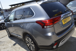 2020 Mitsubishi Outlander 2.0 Mivec Design in Grey — image 4