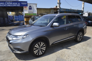 2020 Mitsubishi Outlander 2.0 Mivec Design in Grey — image 5