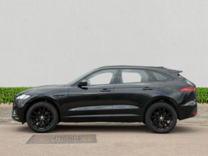 2020 Jaguar F-Pace 2.0 P250i Chequered Flag SUV 5dr Petrol Auto AWD Euro 6 (s/s) (250 Ps) in Black — image 4