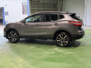 2014 Nissan Qashqai 1.6 Dci Tekna in Grey — image 6