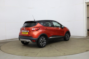 2016 Renault Captur 1.5 Dci Energy Signature Nav Auto Euro 6 (s/s) 5dr in Red — image 6