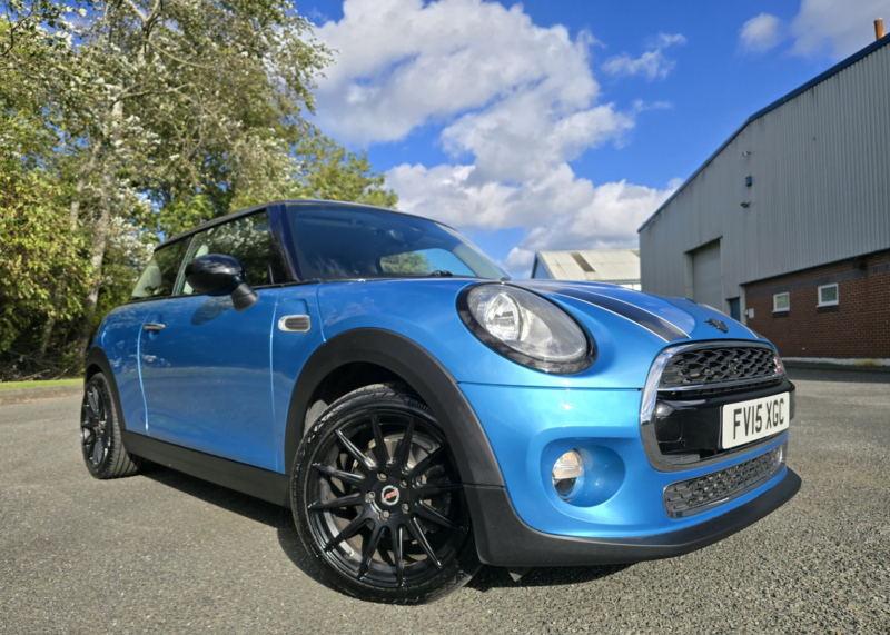 2015 MINI Hatch 1.5 Cooper 3-Door Hatch in Blue — image 1