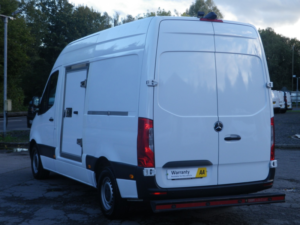 2022 Mercedes-Benz Sprinter 317 2.0 Cdi 3.5t Progressive Fridge / Freezer Van With Overnight Standby And Partition in White — image 5