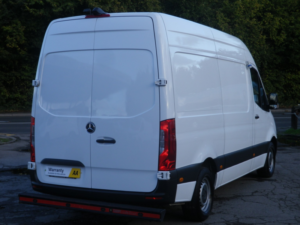 2022 Mercedes-Benz Sprinter 317 2.0 Cdi 3.5t Progressive Fridge / Freezer Van With Overnight Standby And Partition in White — image 6