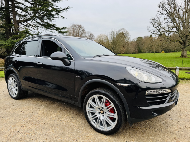 2013 Porsche Cayenne 3.0 Td V6 in Black — image 1