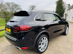 2013 Porsche Cayenne 3.0 Td V6 in Black — image 4