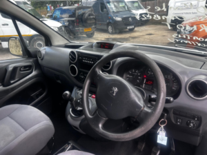 2016 Peugeot Partner 1.6 Hdi 850 S L1 4dr in White — image 4