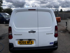 2016 Peugeot Partner 1.6 Hdi 850 S L1 4dr in White — image 5