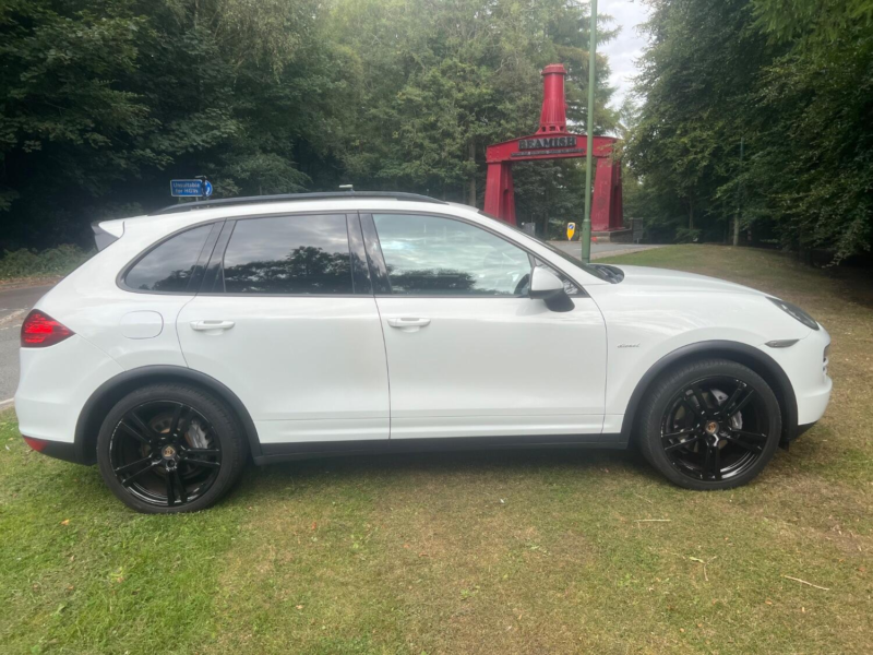 2013 Porsche Cayenne 3.0 Td V6 in White — image 1