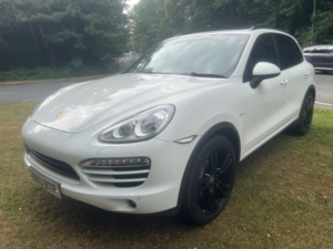 2013 Porsche Cayenne 3.0 Td V6 in White — image 4