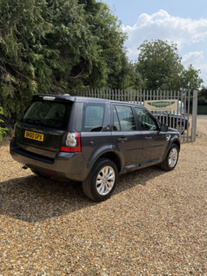2010 Land Rover Freelander 2 2.2 Sd4 Hse in Grey — image 3