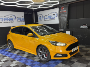 2017 Ford Focus 2.0 Tdci St-3 in Yellow — image 3