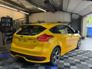 2017 Ford Focus 2.0 Tdci St-3 in Yellow — image 4