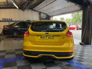 2017 Ford Focus 2.0 Tdci St-3 in Yellow — image 5