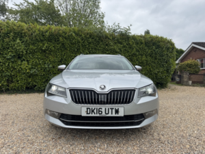 2016 Skoda Superb 2.0 Tdi Se L Executive in Silver — image 3