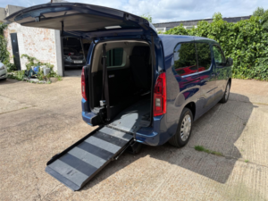 2022 Vauxhall Combo Life Edition Xl S/s Wheel Chair Adapted 2 Seater in Blue — image 2