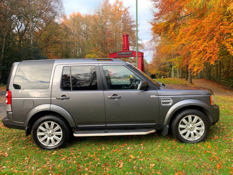 2013 Land Rover Discovery Sdv6 Hse in Grey — image 1