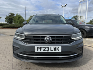 2023 Volkswagen Tiguan 1.5 Tsi Life in Grey — image 2