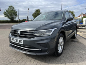 2023 Volkswagen Tiguan 1.5 Tsi Life in Grey — image 3