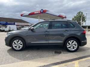 2023 Volkswagen Tiguan 1.5 Tsi Life in Grey — image 4