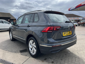 2023 Volkswagen Tiguan 1.5 Tsi Life in Grey — image 5