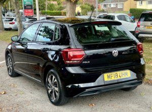 2018 Volkswagen Polo 1.0 Tsi Se in Black — image 5