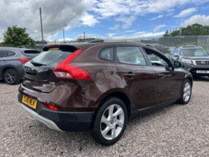 2016 Volvo V40 Cross Country 2.0 Lux D2 in Bronze — image 2