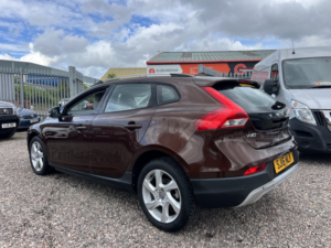 2016 Volvo V40 Cross Country 2.0 Lux D2 in Bronze — image 4