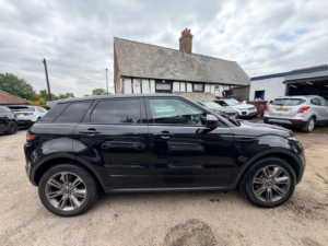 2018 Land Rover Range Rover Evoque Td4 Landmark in Black — image 3