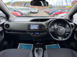 2017 Toyota Yaris 1.5 Vvt-H Icon Tech E-CVT Euro 6 (s/s) 5dr in Red — image 2