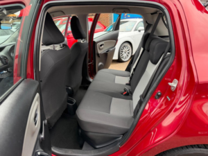 2017 Toyota Yaris 1.5 Vvt-H Icon Tech E-CVT Euro 6 (s/s) 5dr in Red — image 6