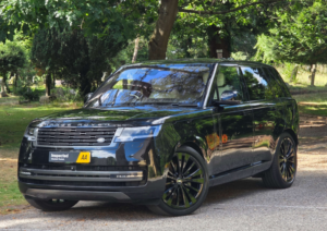 2022 Land Rover Range Rover 3.0 Range Rover Autobiography D Mhev Auto 4WD 5dr in Black — image 2