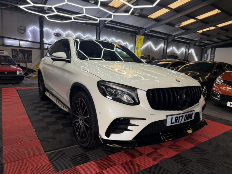 2017 Mercedes-Benz Glc 2.1 Glc250d Amg Line in White — image 1