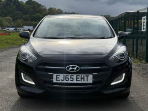 2015 Hyundai I30 1.4 Blue Drive Se Hatchback 5dr Petrol Manual Euro 6 (s/s) (100 Ps) in Multicolour — image 2