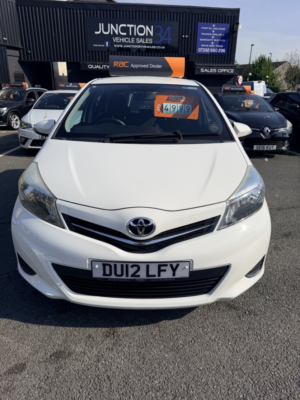 2012 Toyota Yaris 1.3 Dual Vvt-I Tr in White — image 2