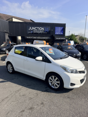 2012 Toyota Yaris 1.3 Dual Vvt-I Tr in White — image 4