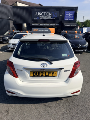 2012 Toyota Yaris 1.3 Dual Vvt-I Tr in White — image 6