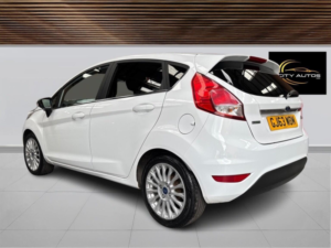 2013 Ford Fiesta 1.0t Ecoboost Titanium Euro 5 (s/s) 5dr in White — image 2