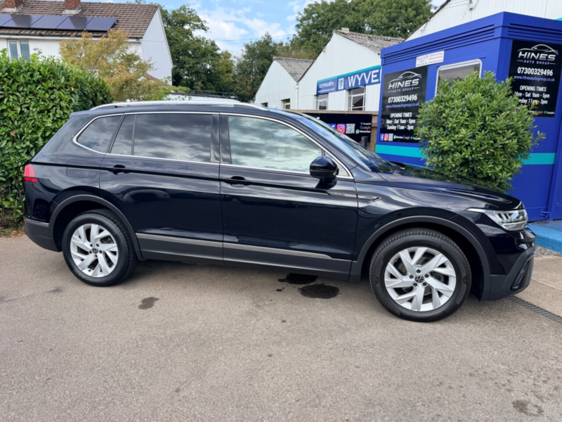 2022 Volkswagen Tiguan Allspace 1.5 Tsi Life SUV 5dr Petrol DSG Euro 6 (s/s) (150 Ps) in Black — image 1